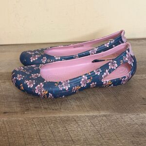 CROCS Womens Kadee Ballet Flat Size 8 Seasonal Navy Pink Flower Slip On Shoes